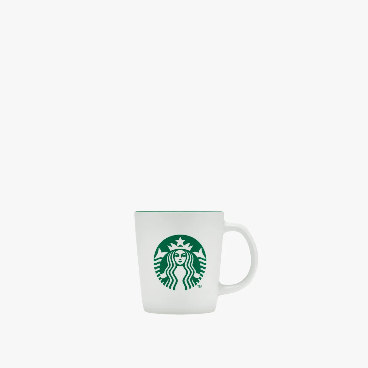 biela šálka s logom starbucks