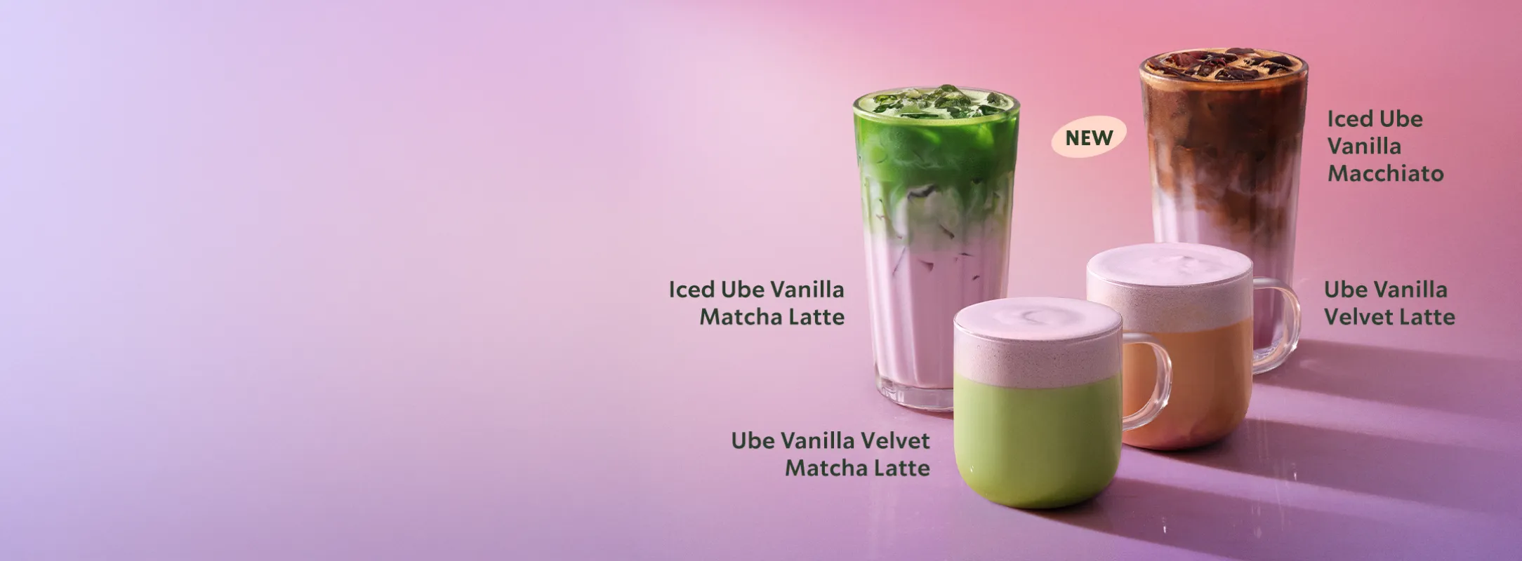 štyri nápoje vo skleničkách na růžovom pozadí